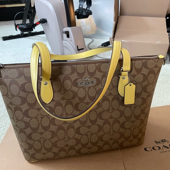 Coach Gallery Tote In Signature Canvas Retro Yellow CH504 NWT - Picture 4 of 13